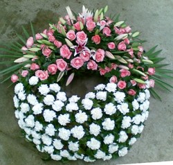 Zeige Details für rundgesteckter Kopfkranz in rosa, weiß - TF-67 Bild von rundgesteckter Kopfkranz in rosa, weiß - TF-67