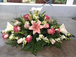 Zeige Details für symmetrisches Gesteck in weiß, rosa - TF-122 Bild von symmetrisches Gesteck in weiß, rosa - TF-122