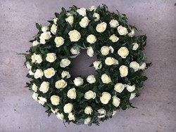 Zeige Details für Biedermeierkranz mit weißen Rosen - TF-83 Bild von Biedermeierkranz mit weißen Rosen - TF-83