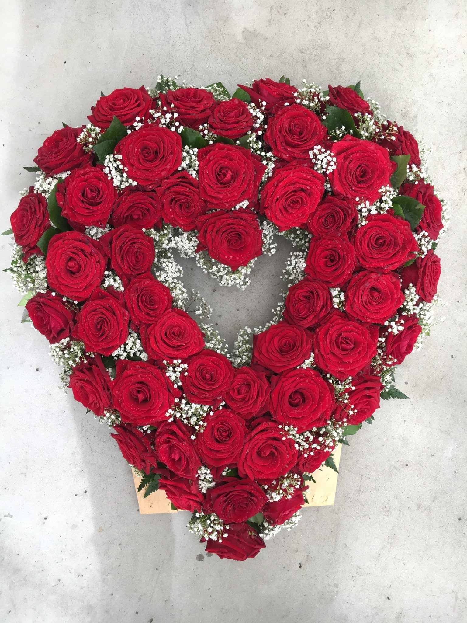 Bild von Herz mit roten Rosen - TF-135