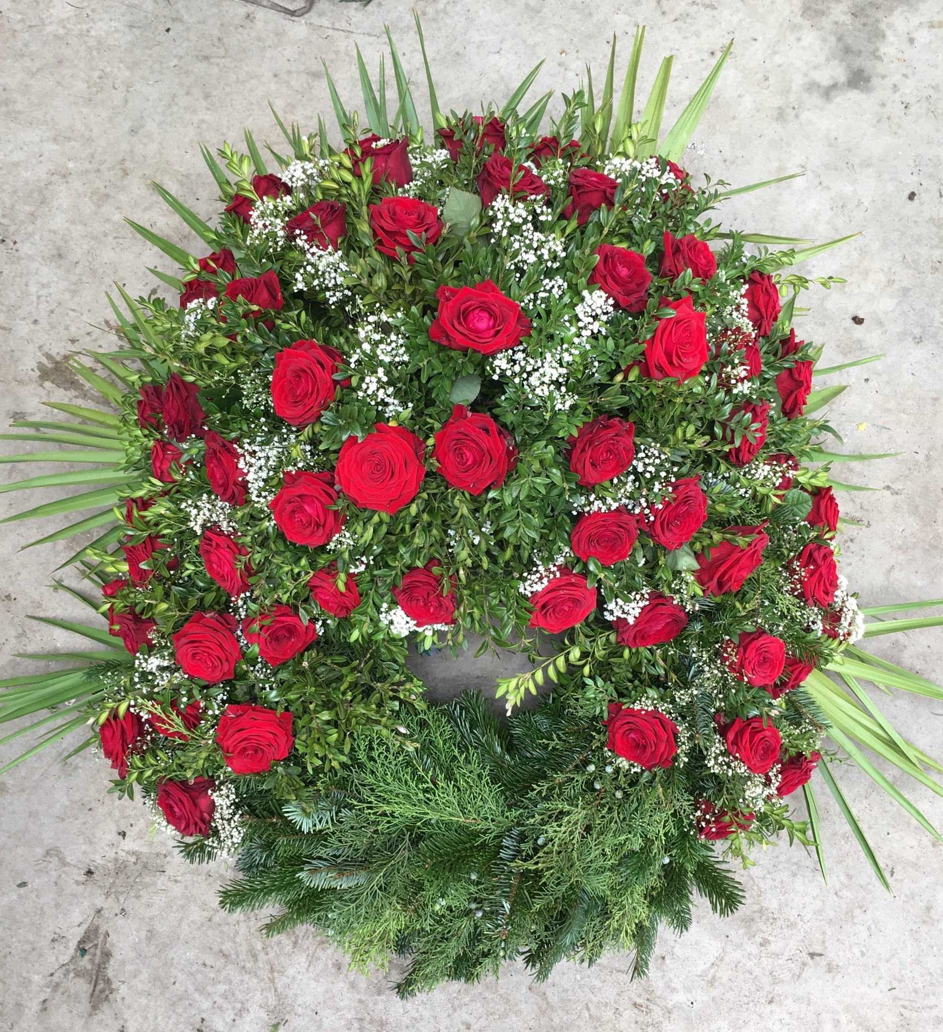 Bild von Kopfkranz mit roten Rosen - TF-24