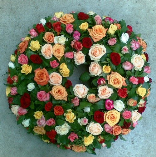 Bild von Biedermeierkranz mit bunten Rosen - TF-49